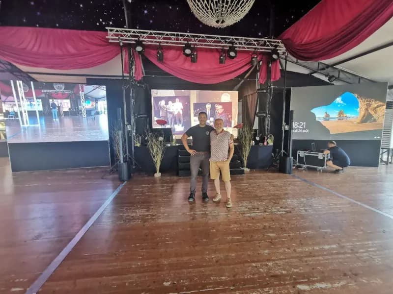 Installation d’un écran LED dans une salle de réception